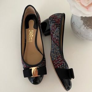 Ferragamo vara pump size 6